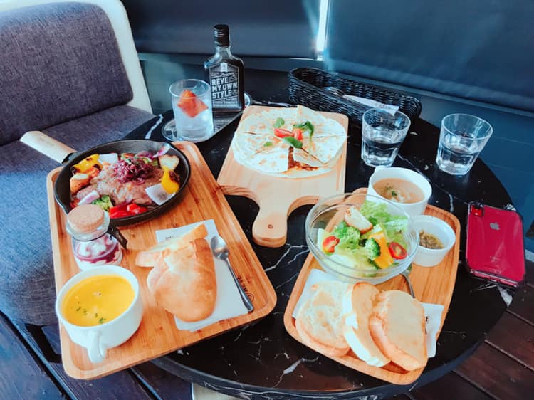 台中約會餐廳；黑浮咖啡